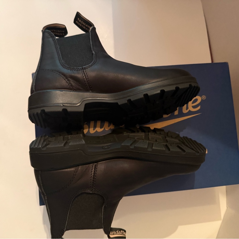Blundstone Black Chelsea-Style Elastic Sided Boots - Picture 6 of 7